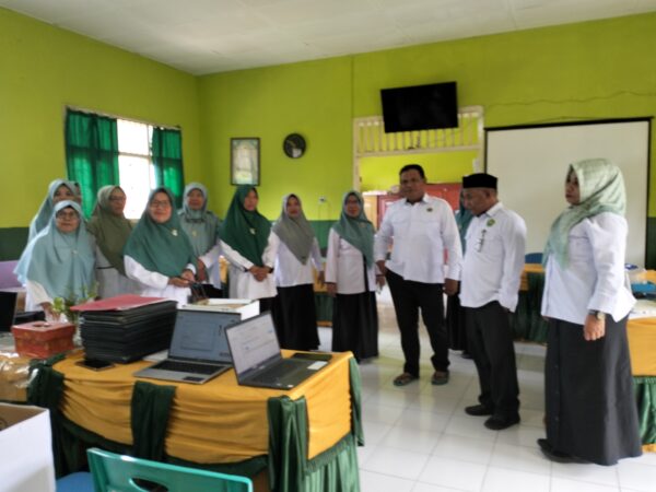 KUNJUNGAN KASI PENDIS BERSAMA PENGAWAS MADRASAH DI MTsN 1 TIDORE
