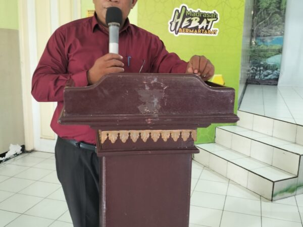 PEMBAGIAN BUKU LAPORAN PENDIDIKAN SEMESTER GENAP TAHUN PELAJARAN 2025/2026