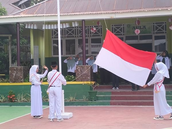 MTsN 1 Tidore Laksanakan Upacara di Rangkai dengan Penandatanganan Pakta Integritas