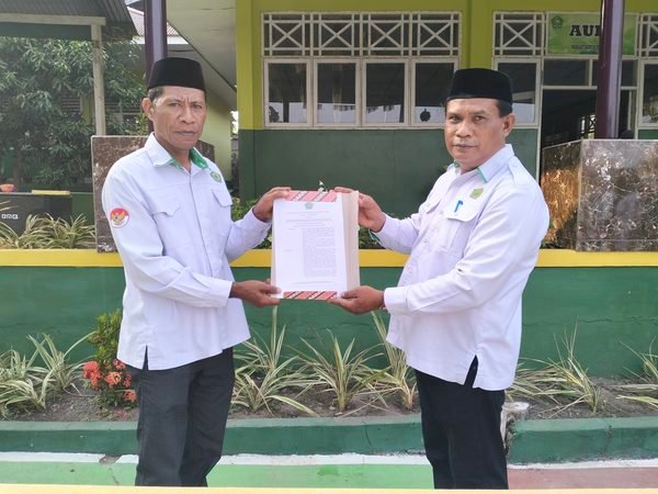 MTsN 1 Tidore Perkuat Gerakan Perubahan, SK Tim PMPZI dan Agen Perubahan Resmi Diserahkan