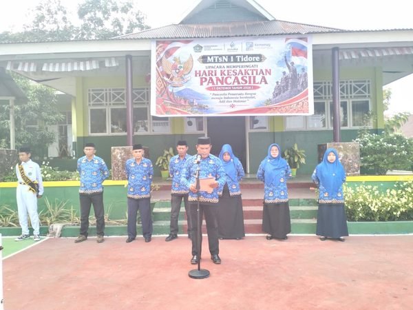 MTs Negeri 1 Tidore Kepulauan Gelar Upacara Hari Kesaktian Pancasila Dirangkaikan Pelepasan Pindah Tugas Bapak Firdaus Fatah ke KUA Kecamatan Moti